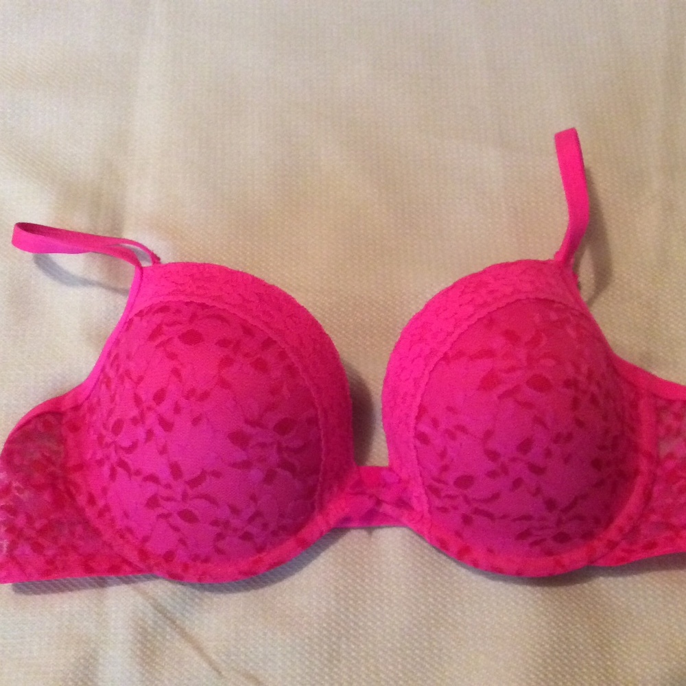 La Senza | Hot Pink w/ red accents | Padded | Plunge Push up | Size 38B | Wired